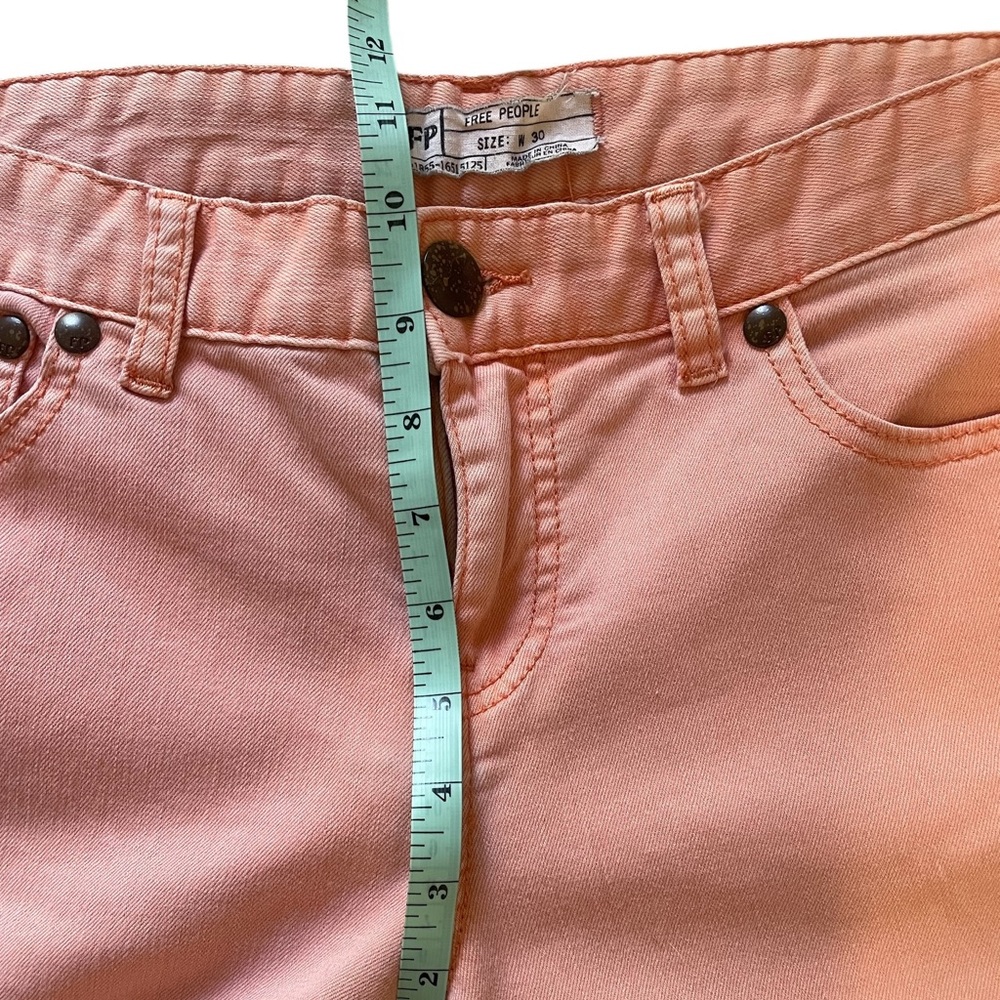 Free People Peach Skinny, mid rise Jeans, Ankle zipper, size 30 - Picture 3 of 7